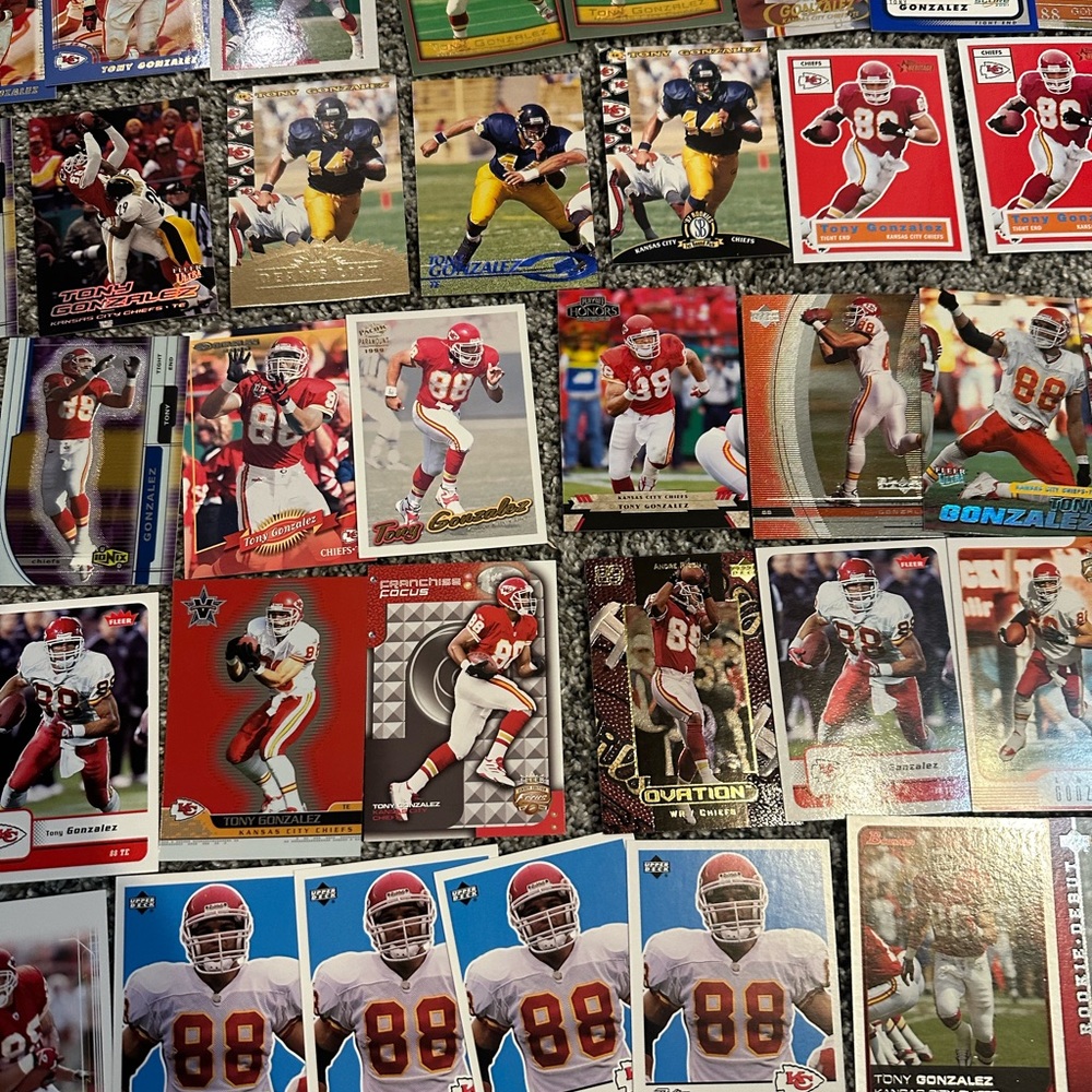 Lot of 83 Tony Gonzalez football cards Atlanta Falcons Kansas City Chiefs Rookie - Picture 6 of 10